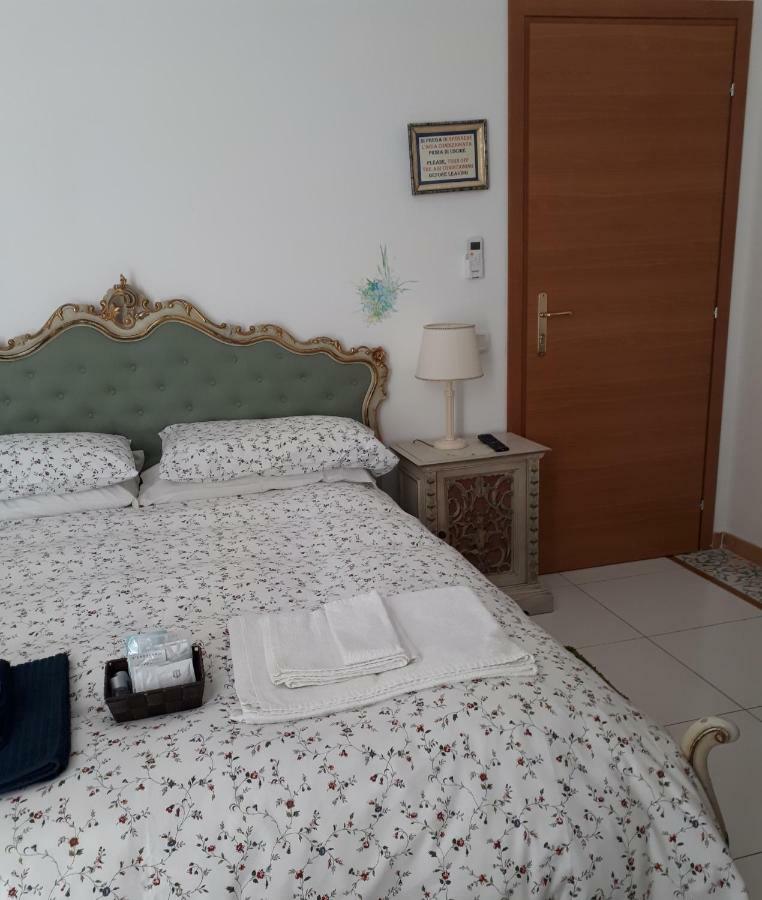 Hotel Miracoletti38 Napoli Esterno foto